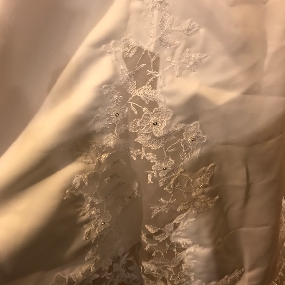 Wedding dress - Picture 5 of 8
